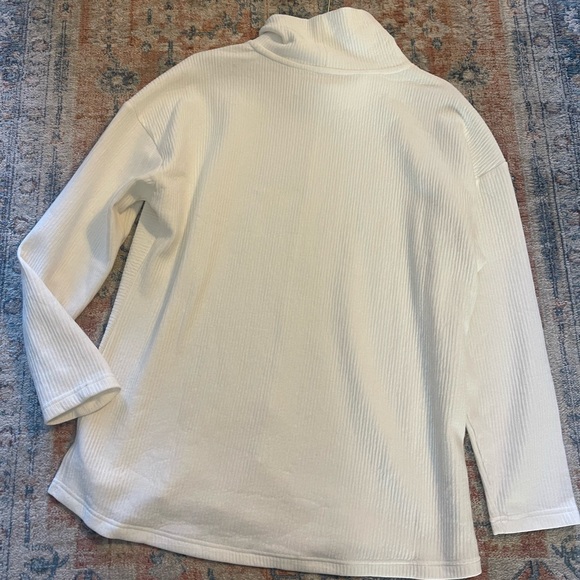 White Ribbed Turtleneck tunic pullover - Picture 4 of 4